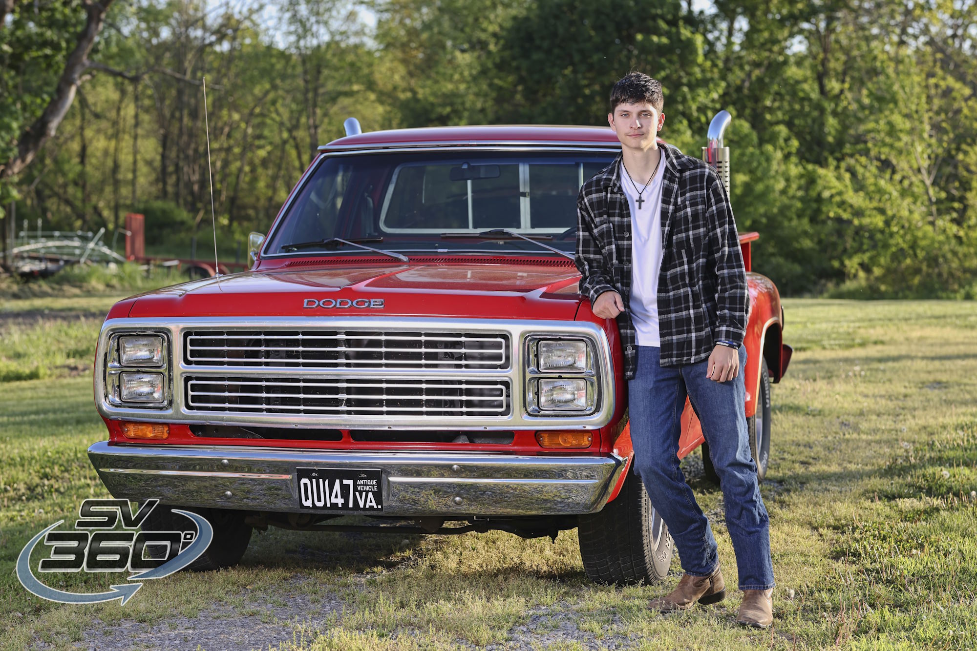 senior-photo-truck a senior high school boy poses next to an old truck